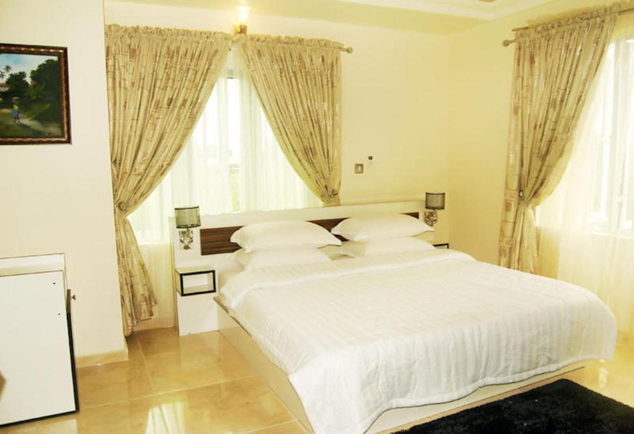Milestone Hotel Ogombo Exterior foto